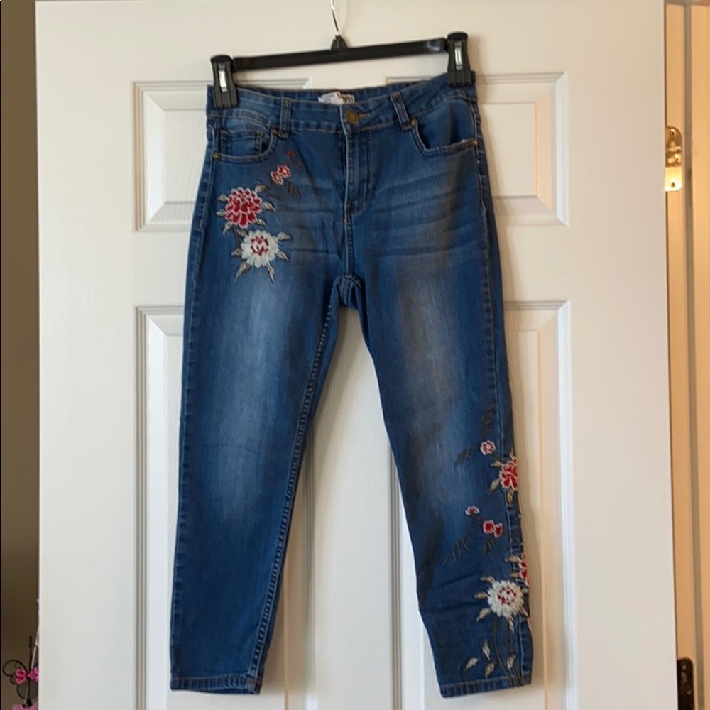 Blue jeans with embroidered flowers